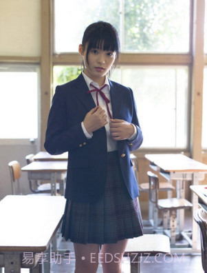 女生试衣间真人版截图2